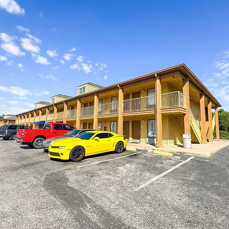 Bonita Lakes Inn By Oyo Meridian Eksteriør bilde